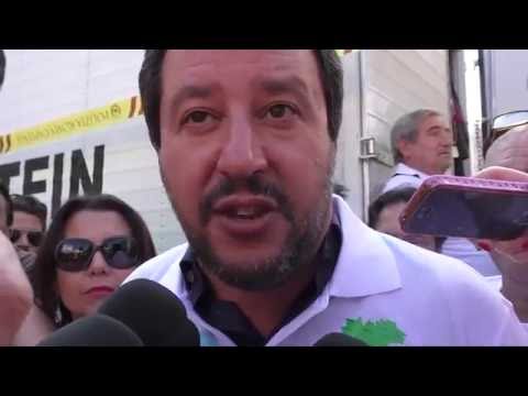 Street vendors, Salvini's gaffe: "Italians first". Foreigners are not having it