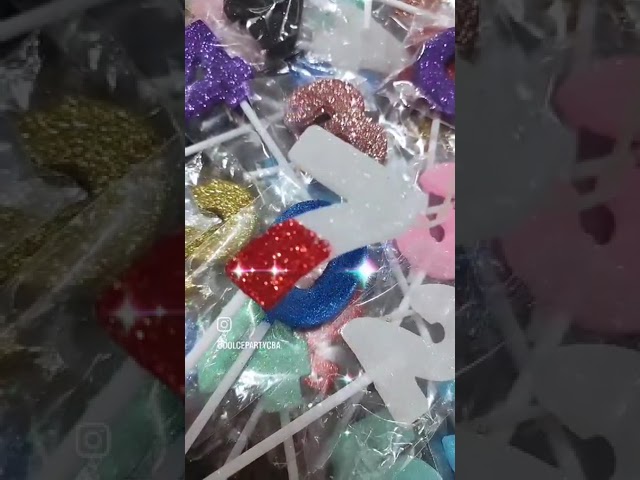 Vídeo relacionado con Tala 24 velas doradas con purpurina, incluye 24 soportes, perfectas para fiestas y eventos