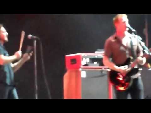 Queens Of The Stone Age/ Eddie Vedder - Little Sister (Lollapalooza Chile 2013)