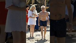 Rod Stewart Still Rocks the Beach Like It’s 1979 | #rodstewart #90s #rodstewartsongs