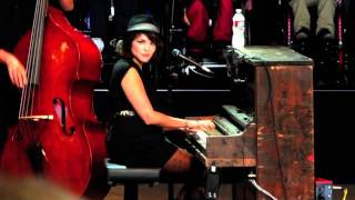 Norah Jones  - Jolene (Dolly Parton) - Bridge School Benefit 2011