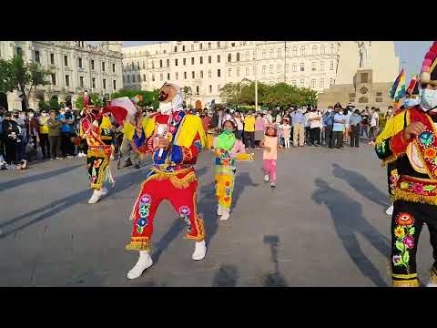 IMPRESIONANTE "DANZA DE LOS NEGRITOS" DE ANDAHUAYLAS - UNA TORRE HUMANA DE 5 PISOS.