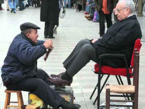 Les cireurs de pompes (autoportrait ?) - Article publié par La Presse de Tunisie