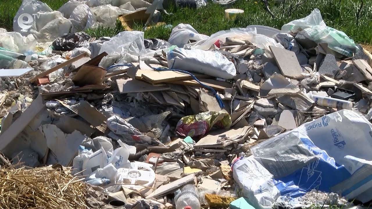Тонове отпадъци са изхвърлени край село Конуш