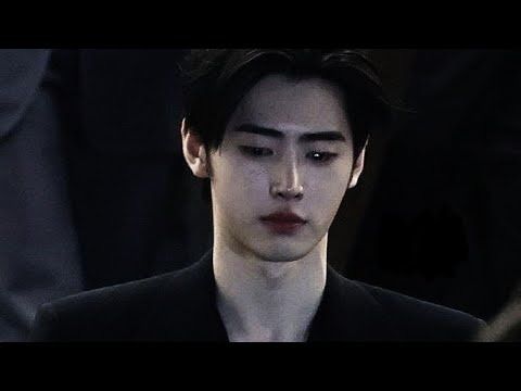 Worlds c𝓸𝓵𝓵𝓲𝓭𝓮  when eyes meet