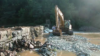 preview picture of video 'Dam removal Charlottesville Virginia Rivanna River'