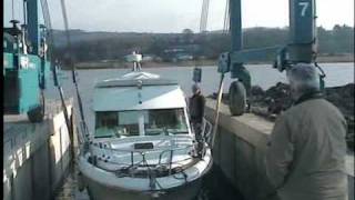 preview picture of video 'Boat Lift-out at New Ross Boat Yard'