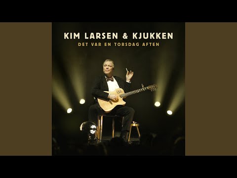 download lagu mp3 mp4 Den Frste Gang Jeg S Dig, download lagu Den Frste Gang Jeg S Dig gratis, unduh video klip Den Frste Gang Jeg S Dig