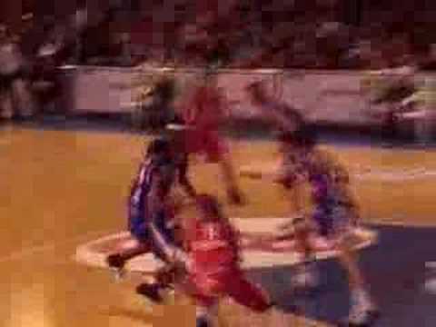 22 10-11-07 Pepinster-BCO - Chuck Davis wurmt zich een weg o