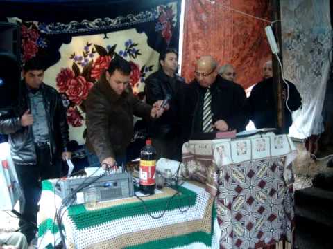 Fratele Gheorghe din Ticau la mormantarea mamei fratelui Dorel din Cheud