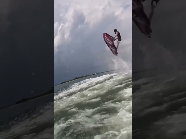 Vídeo relacionado con Montar en moto acuática The Wave of Freedom Jet Ski Rider Camiseta