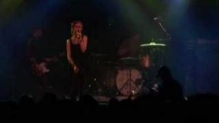 The Cardigans Live in Cologne 2006 (7) - Don&#39;t Blame Your Daughter (Diamonds)
