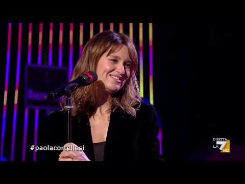 Paola Cortellesi e Daniele Silvestri cantano "A bocca chiusa"