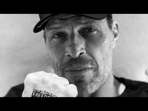 Tony Robins si te thyesh mendimet negative.Me titra shqip.