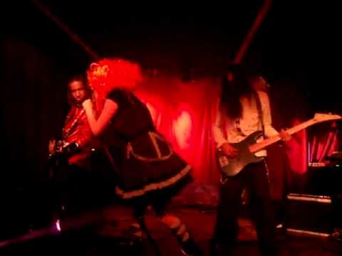 Hate in the Box - eLECTRIC dOLLS (live in NYC)