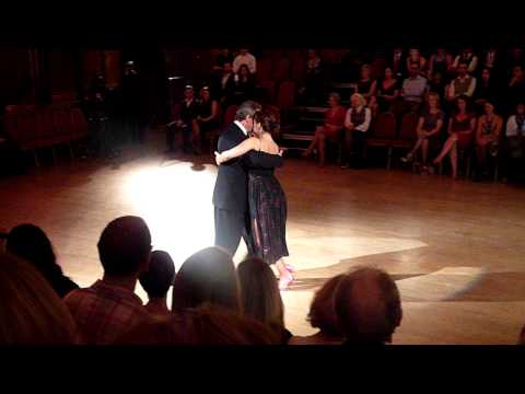  Fernando Jorge  and  Alejandra Baldaque  are  dancing  to  the  tango  "  Y Todavia Te Quiero  "  by  Carlos di Sarli