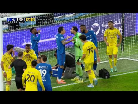 Nawaf Al Aqidi Tarjeta roja contra Al Hilal, Nawaf Al Aqidi expulsado, Al Nassr contra Al Hilal, ...