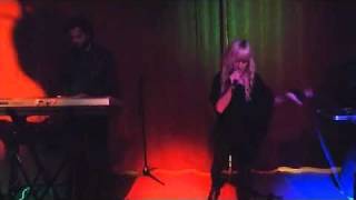 Zola Jesus - &#39;I Can&#39;t Stand&#39; (Live)