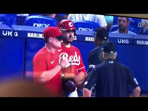 Suarez gets ejected and hits David Bell in the head￼