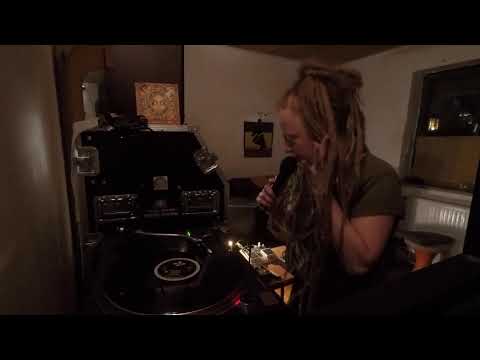 Lioness Awake Roots Café: Siren Sisters ls. Ayana Rooz