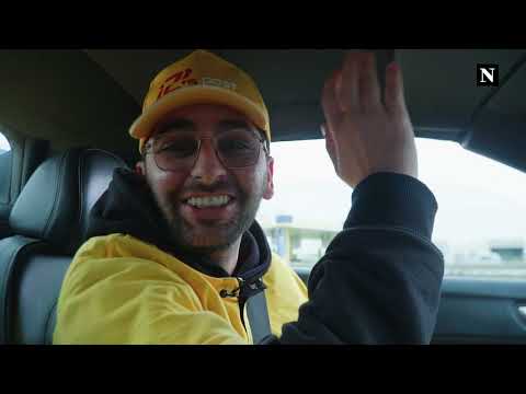 Burim Pacolli për një ditë punon si postier: Shikoni reagimin e influenceres kur i shfaqet me porosi