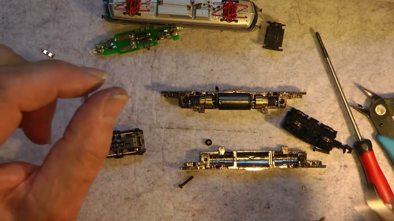 Wolfgangs Märklin Modellbahn N E110 bekommt Decoder