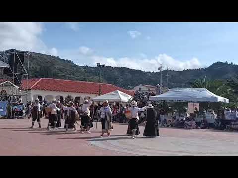 Maestros del folclor en el festival nacional de danzas en Cucaita, Boyacá