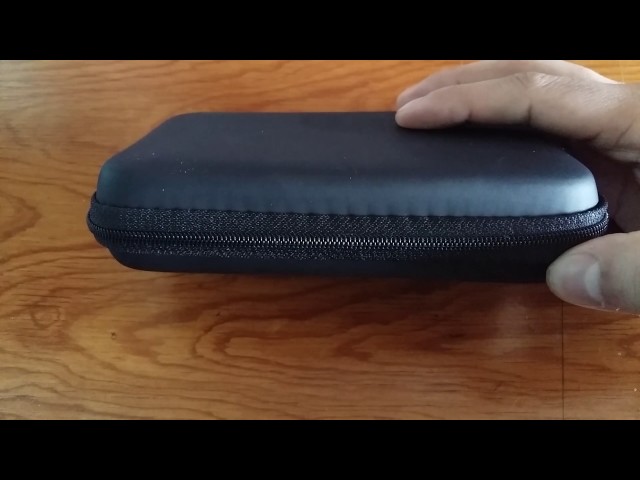Vídeo relacionado con Duronic Funda para Disco Duro HDC2/RD, Color Rojo, Bolsa de Almacenamiento portátil de EVA para Cables y Cables externos, Ligera y Protectora, Adecuada para We/Western, Toshiba, Buffalo, Hitachi,