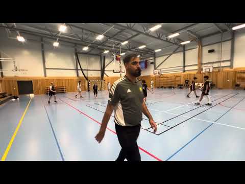 Huddinge basket vs skuru basket nivå 2b u16. Period 3. Huddinge basket 84-skuru basket 23