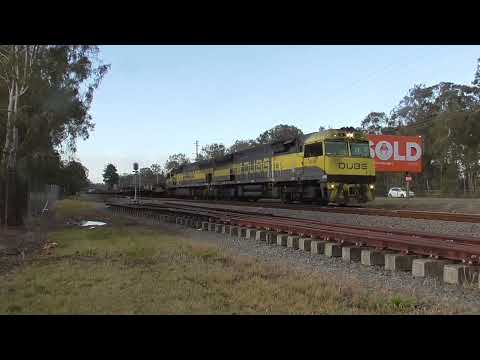 QUBEs QL006 and QL012 Lead 3BW7 Southbound on a steel train through Greenbank 6/9/22