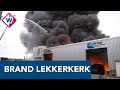 Arrestaties, speciaal blusvoertuig en heel lang blussen bij grote brand in Lekkerkerk