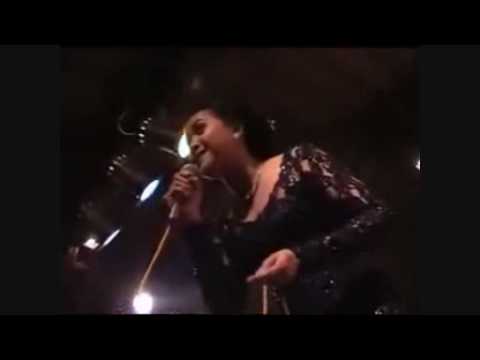 Lirik lagu Sundari Soekotjo dan video karaoke Kumpulan 