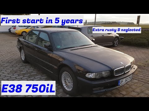 Starting a V12 BMW E38 7 Series That's Been Sitting Outside For 5 Years