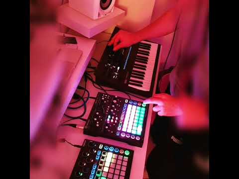 #novationcircuit #miniloguexd  Quick Jam #9 with Novation Circuit, Monostation and Minilogue XD