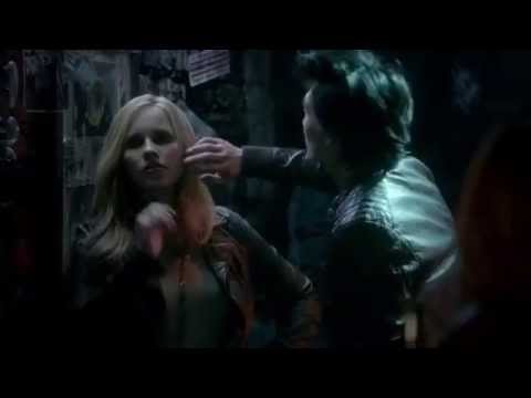 Vampire Diaries 4x17 Because the Night - Rebekah knocks out a guy