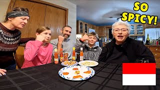 Kelly's Mom Tries INDONESIAN FOOD for the FIRST TIME 🇮🇩 |  BULE MAKAN PEDAS!