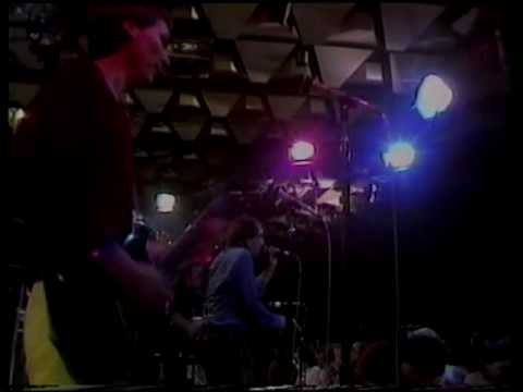 Jo Jo Zep & The Falcons : Puppet On A String (Let Her Go) live