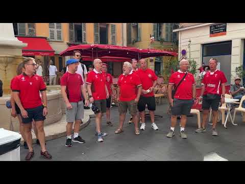 Welsh rugby fans sing Calon Lân in Nice
