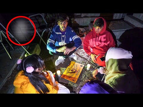 NO DEBIMOS JUGAR A LA OUIJA EN EL CEMENTERIO...