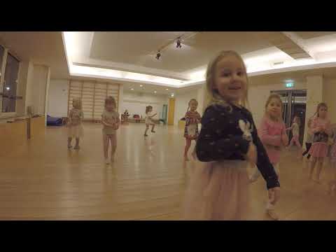 Lastetants/Kiisud keerutavad tantsu/Tantsustuudio DC/Dance Company/eesti keeles