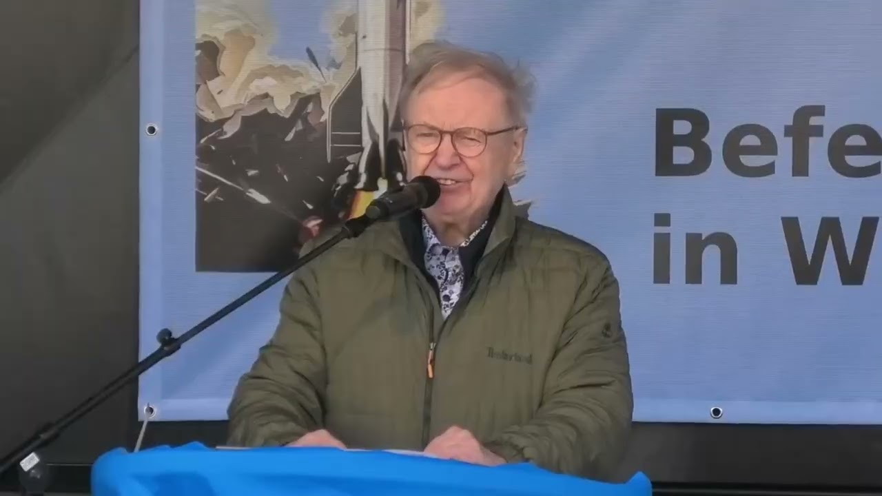Michael Müller (Initiative "Nie wieder Krieg - die Waffen nieder!", Naturfreunde) in Wiesbaden