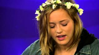 Matilda Melin med blommorna i håret - The way I am - Idol Sverige 2013  (TV4)