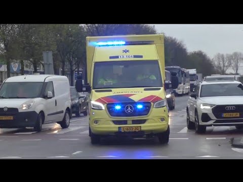 Ambulance,s met spoed onderweg in Amsterdam Duivendrecht