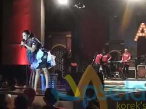 Rena kdi  buta tuli... mantap suaranya