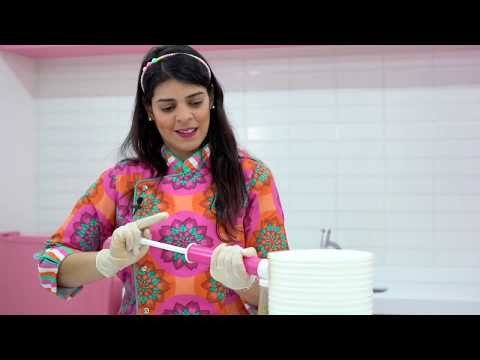 How to Paint a Cake Gold with the Hobbycor Manual Airbrush | ViaCheff