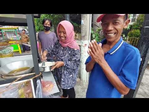 ONLY 1 DAY ON SALE AND SOLD OUT QUICKLY!!! SELLING FRIED KEMPEL KETUPAT TEMPE - INDONESIAN STREET...