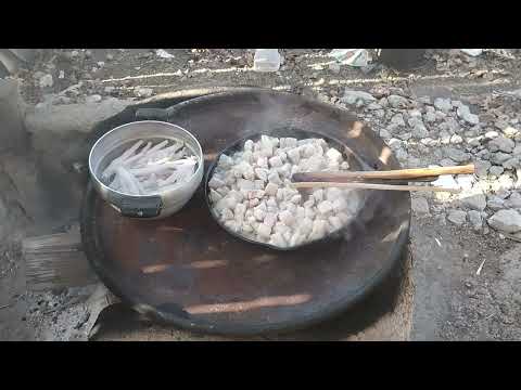 Haciéndome unos chicharrones de tocino para sacar la manteca de 🐖🐷 puerco 