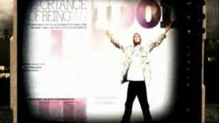 Ian Brown receiving Godlike Genius Award at NME 2006 (1/3)