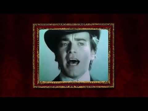 Ewan McGregor singing Father and Son for Moulin Rogue after introduction by Baz Luhrmann