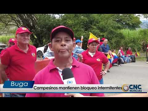 Campesinos mantienen bloqueo en Mediacanoa